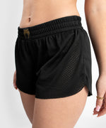 Shorts de doble capa Venum Lightning - Negro/Dorado