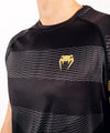 Camiseta Venum Club 182 Dry Tech - Negro/Oro Foto 5