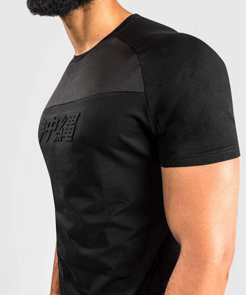 Camiseta Venum Okinawa 3.0 - Negro/Rojo