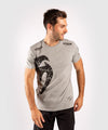 Camiseta Venum Giant - Gris/Negro Foto 1