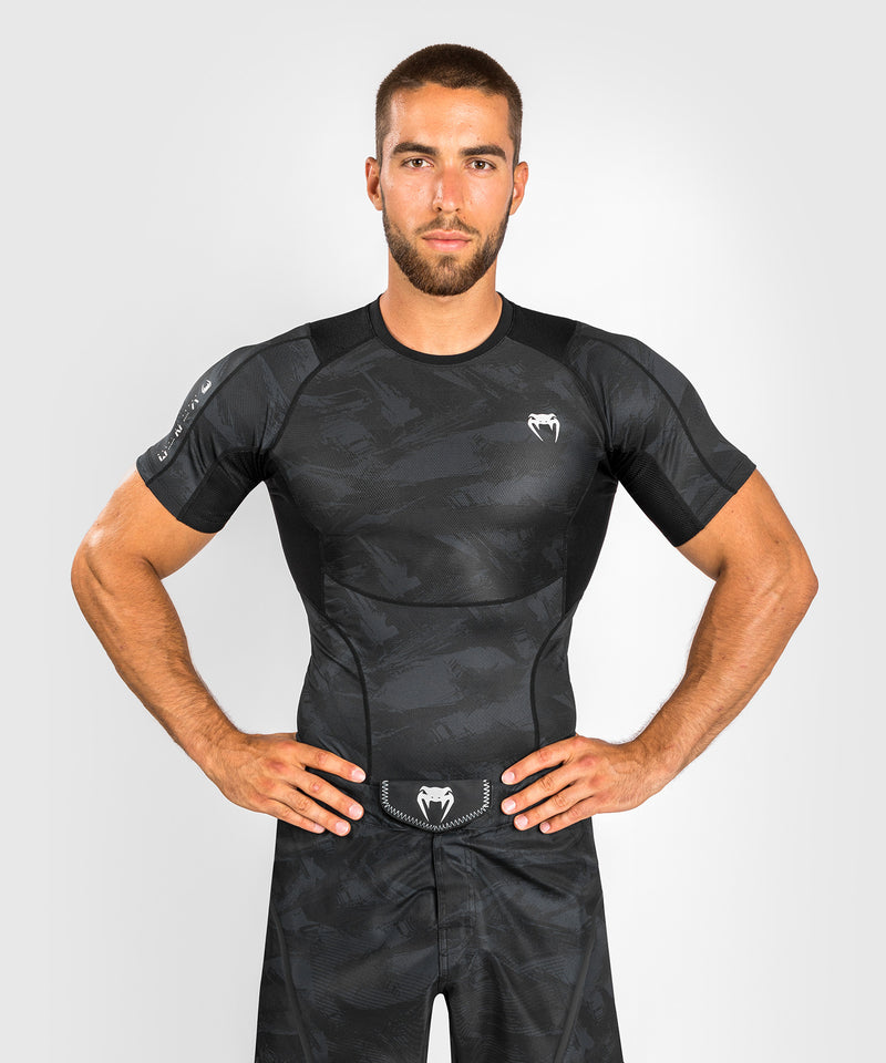 Rashguard Venum Electron 3.0 - Mangas Cortas - Negro