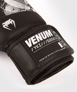 Guantes de boxeo Venum YKZ21 - Negro/Negro - 6