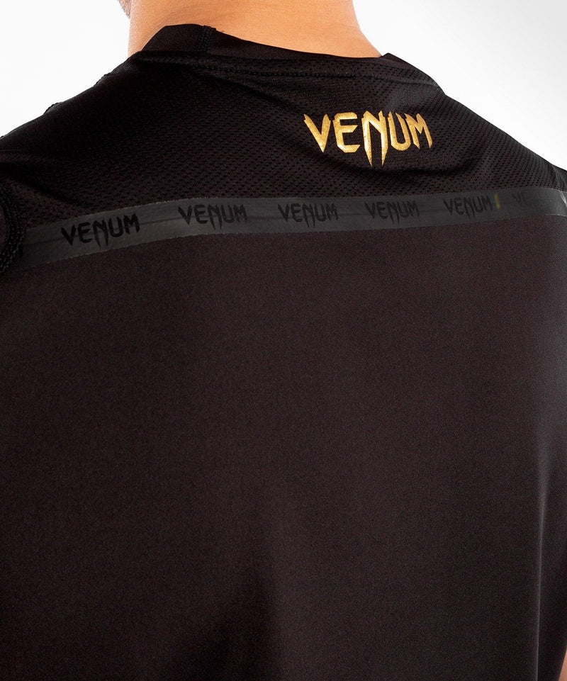 Camiseta Venum G-Fit Dry-Tech - Negro/Oro