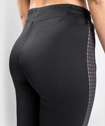 Pantalones de Chándal Venum UFC Performance Institute - Para mujer - Negro/Rojo