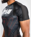 Rashguard Venum Okinawa 3.0 - Manga corta - Negro/Rojo