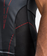 Rashguard Venum Okinawa 3.0 - Manga corta - Negro/Rojo