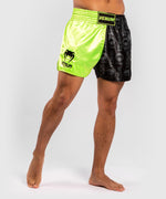 Pantalones cortos Venum Logos Muay Thai - Negro/Amarillo Foto 3