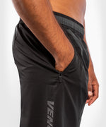 Shorts deportivos Venum Athletics - Negro/Dorado