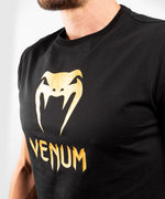 Camiseta Venum Classic - Negro/Oro Foto 5