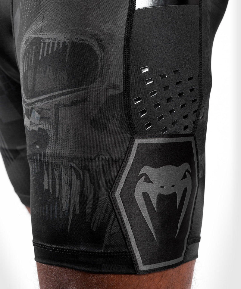 Shorts de compresión Venum Skull - Negro/Negro - 7