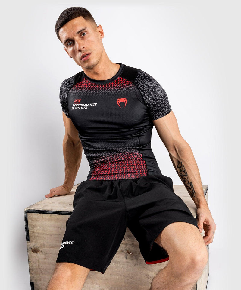 Camiseta de compresión Venum UFC Performance Institute - Manga corta - Negro/Rojo