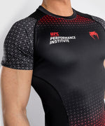 Camiseta de compresión Venum UFC Performance Institute - Manga corta - Negro/Rojo