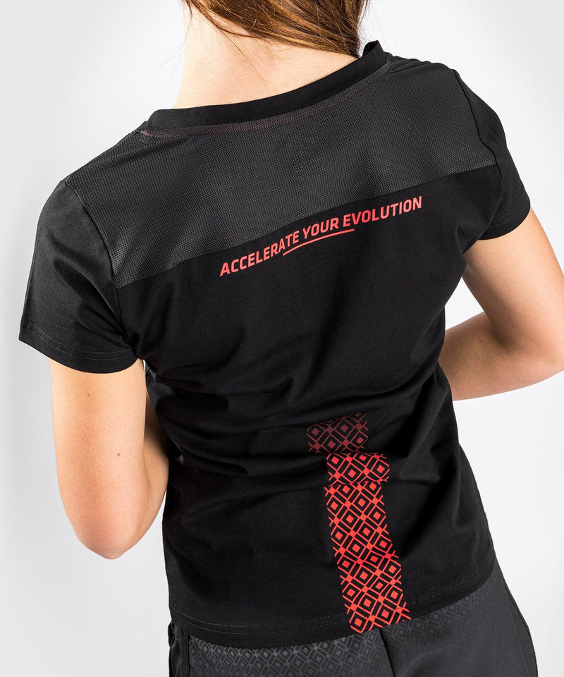 Camiseta Venum UFC Performance Institute - Para mujer - Negro