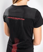 Camiseta Venum UFC Performance Institute - Para mujer - Negro