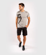 Camiseta Venum Giant - Gris/Negro Foto 6
