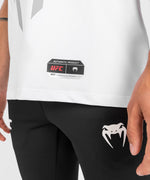 Camiseta UFC Venum Authentic Fight Night 2.0 Hombre - Blanco