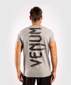 Camiseta Venum Giant - Gris/Negro Foto 3